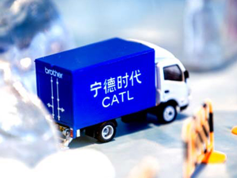 ���r(sh��)��ռ��(j��)����ڽ�ɽ��:��395�����汳��ġ��ױP������